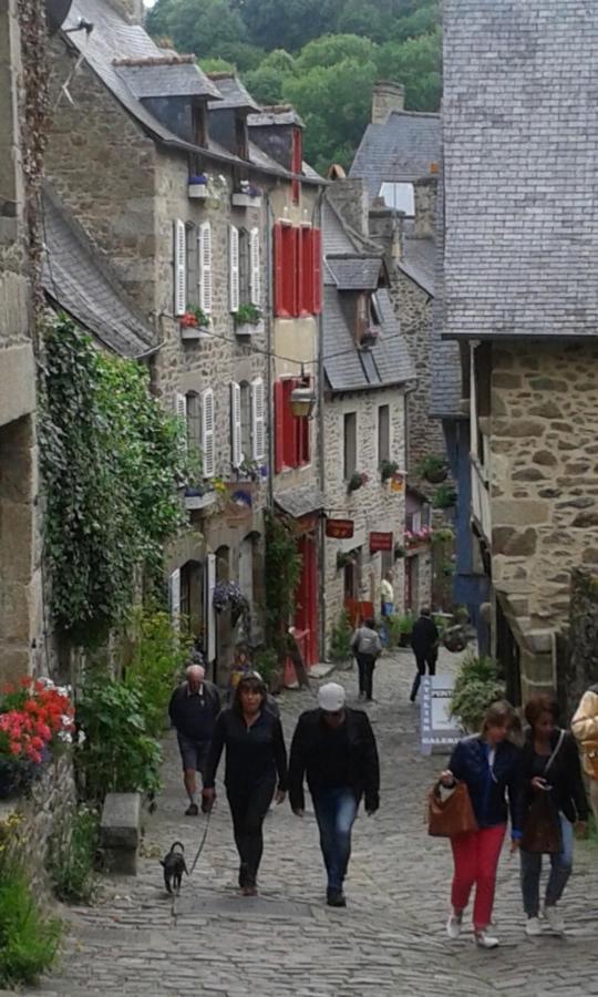Val Cocherel - Hotel Le Challonge Dinan Exterior foto